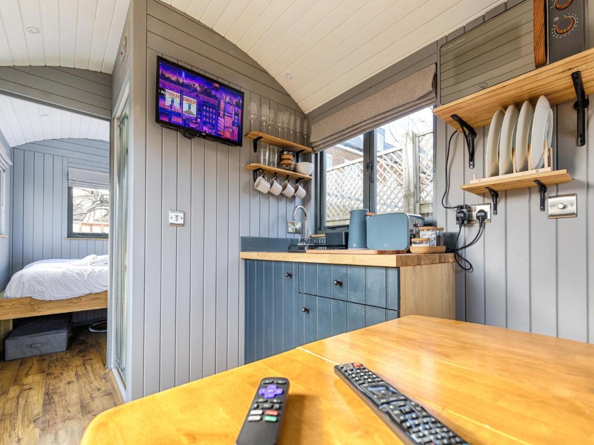 Pass The Keys Whitstable Shepherds Hut Minutes From The Harbour Екстер'єр фото