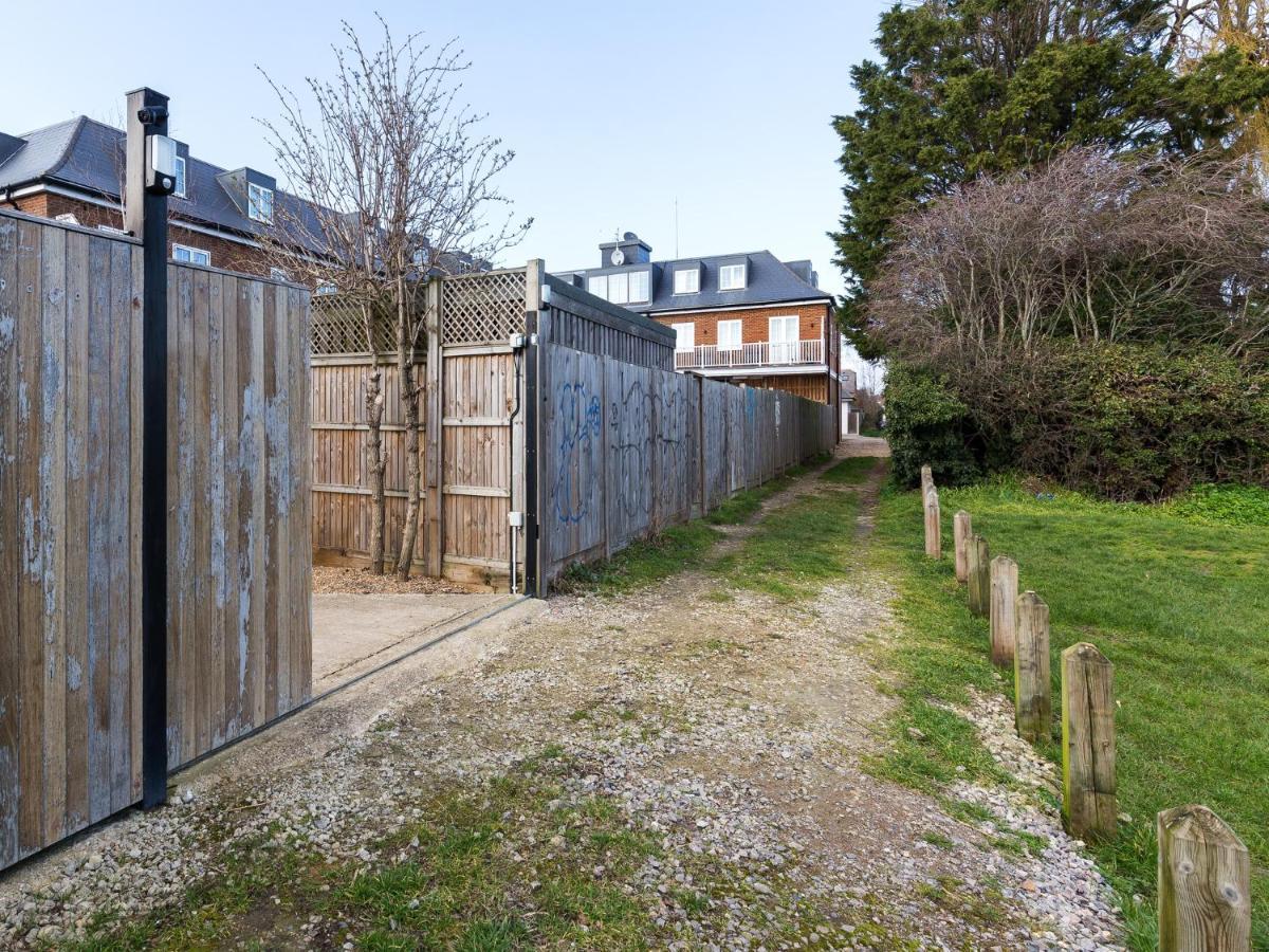Pass The Keys Whitstable Shepherds Hut Minutes From The Harbour Екстер'єр фото